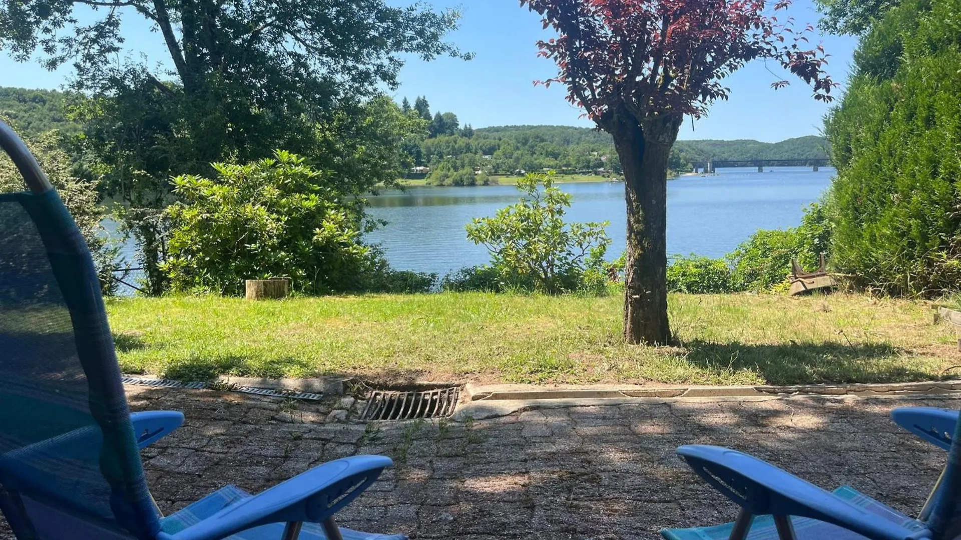 La Cabane Du Pecheur - 20 Min D'Aurillac - 2Ch - Les Pieds Dans Le Lac Lacapelle-Viescamp