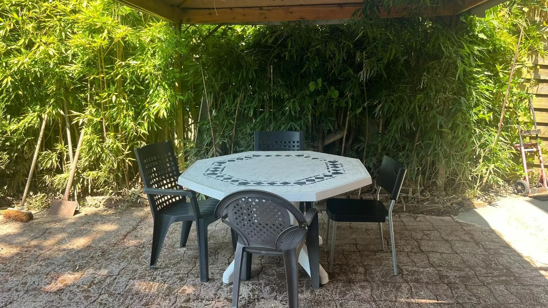 La Cabane Du Pecheur - 20 Min D'Aurillac - 2Ch - Les Pieds Dans Le Lac Lacapelle-Viescamp 0*,  France