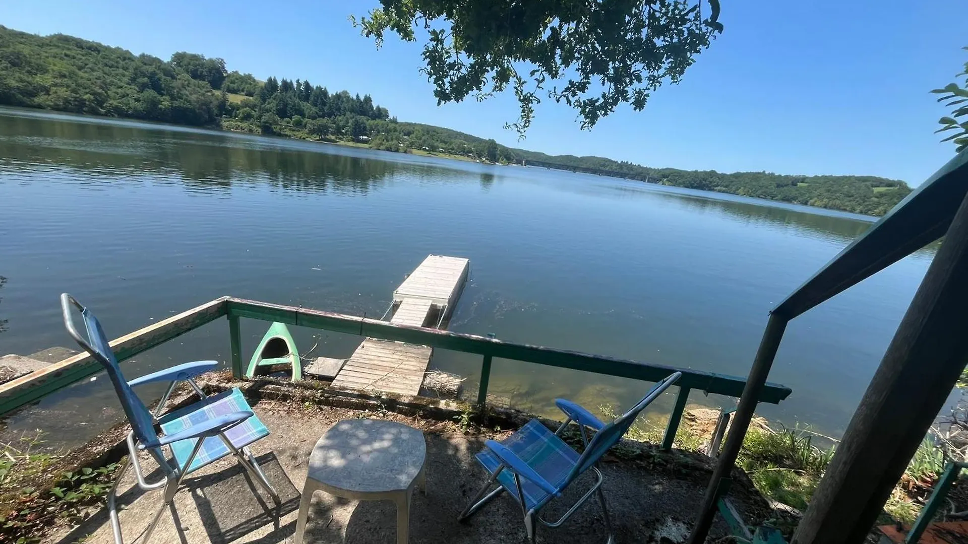 Holiday home La Cabane Du Pecheur - 20 Min D'Aurillac - 2Ch - Les Pieds Dans Le Lac Lacapelle-Viescamp France