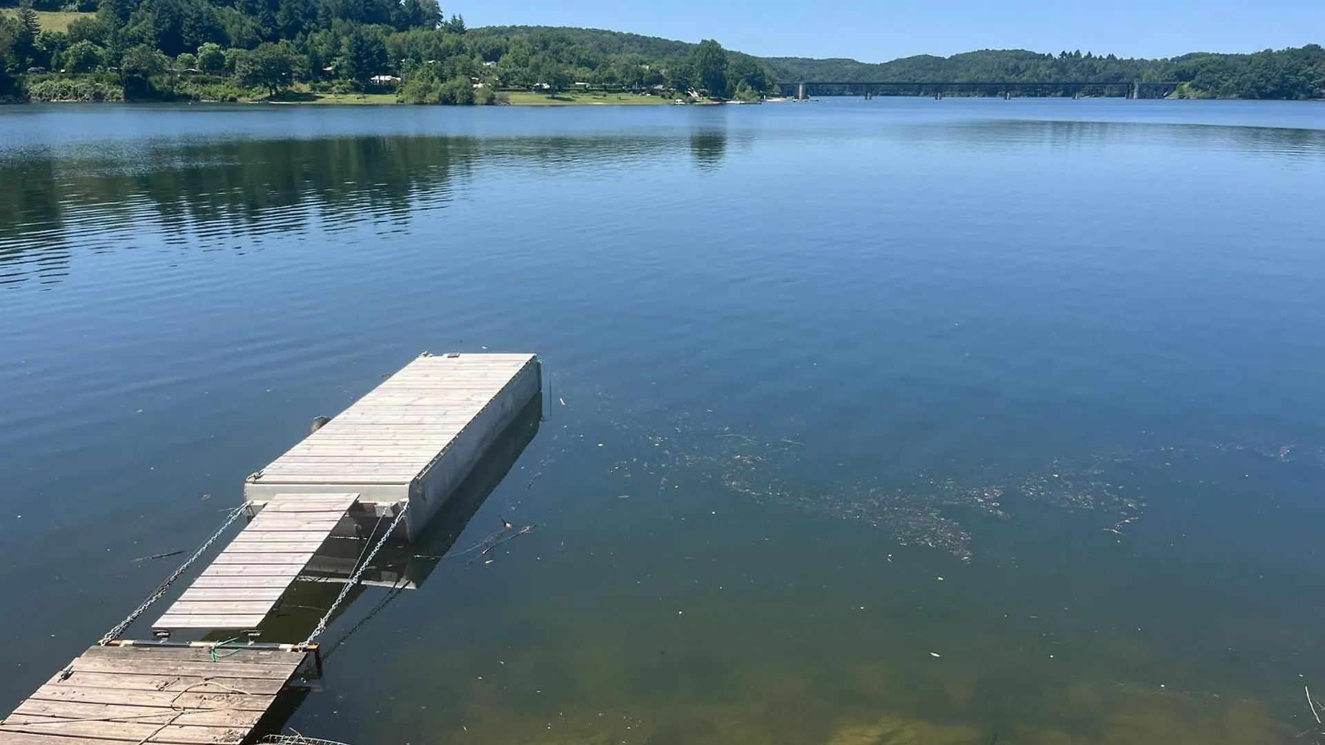 La Cabane Du Pecheur - 20 Min D'Aurillac - 2Ch - Les Pieds Dans Le Lac Lacapelle-Viescamp