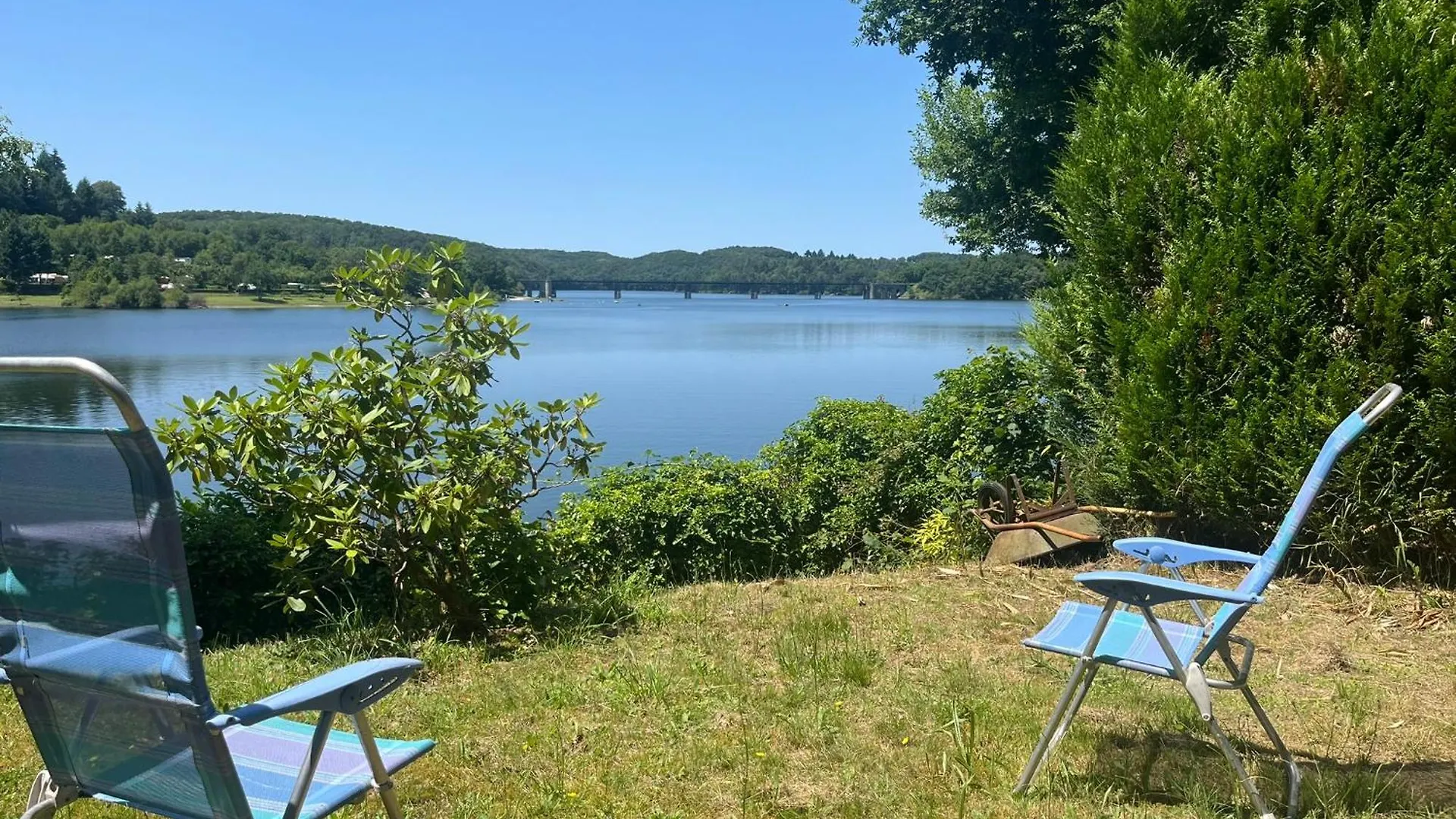 La Cabane Du Pecheur - 20 Min D'Aurillac - 2Ch - Les Pieds Dans Le Lac Lacapelle-Viescamp 0*,