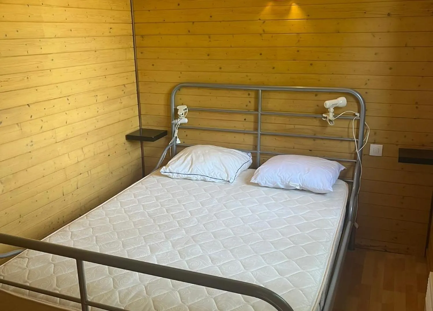 La Cabane Du Pecheur - 20 Min D'Aurillac - 2Ch - Les Pieds Dans Le Lac Lacapelle-Viescamp