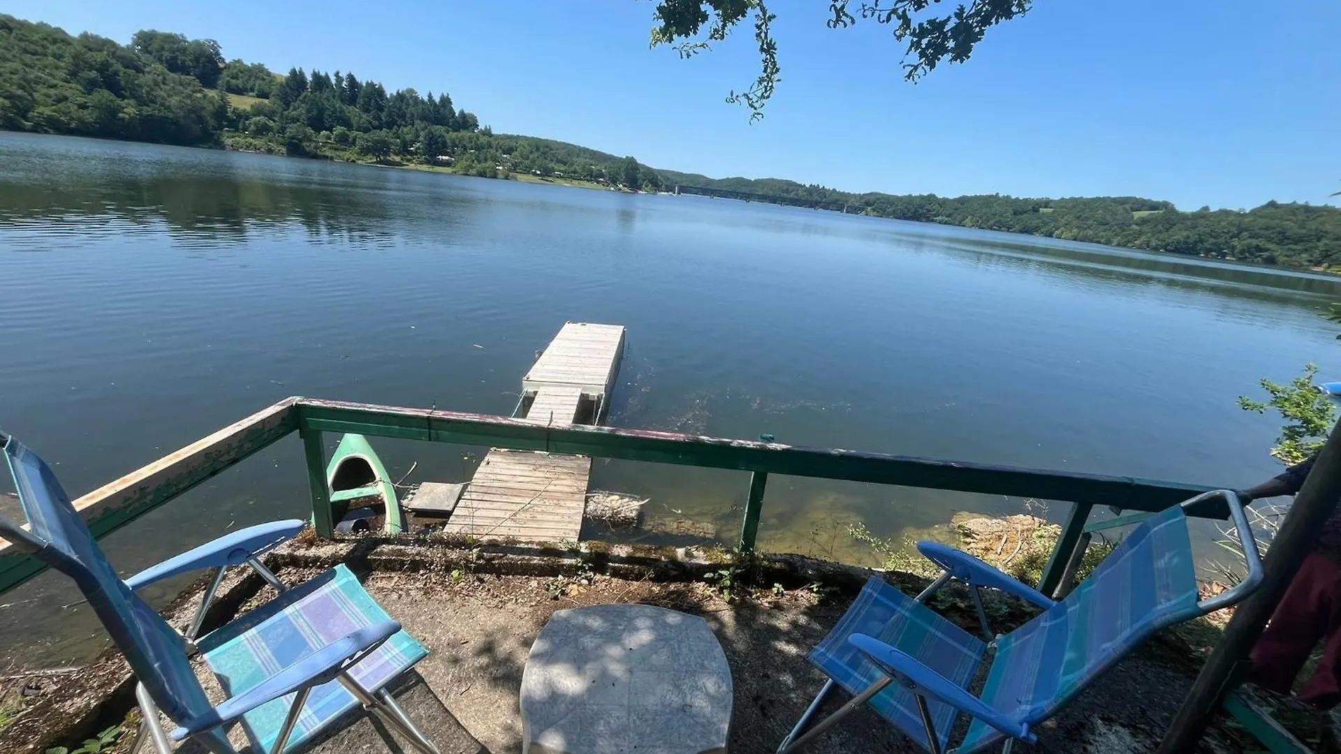 La Cabane Du Pecheur - 20 Min D'Aurillac - 2Ch - Les Pieds Dans Le Lac Lacapelle-Viescamp 0*,  France